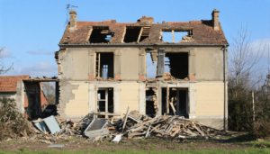 découvrez l'histoire d'un constructeur dans la manche dont les chantiers inachevés et les clients floués soulèvent des questions sur la qualité et la fiabilité des entreprises du bâtiment. cette enquête met en lumière les défis auxquels sont confrontés les consommateurs face à des promesses non tenues.